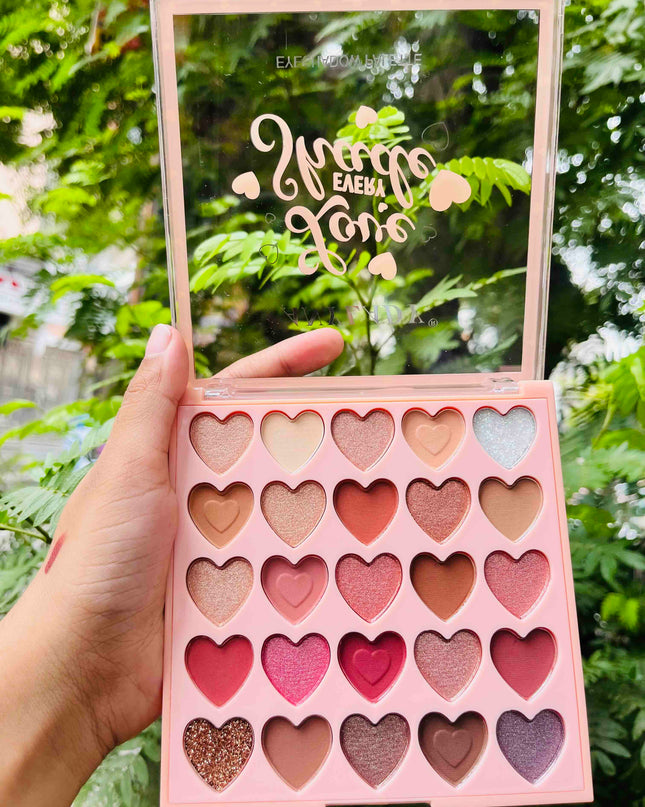 KAWAI HEART EYESHADOW